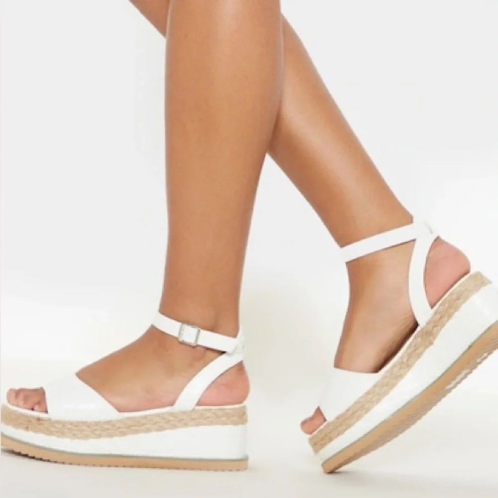 PrettyLittleThing White Espadrille Croc Faux Leather Platform Sandals Size 7.5